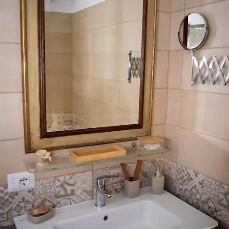 La Petite Maison D'emilie Bed & Breakfast